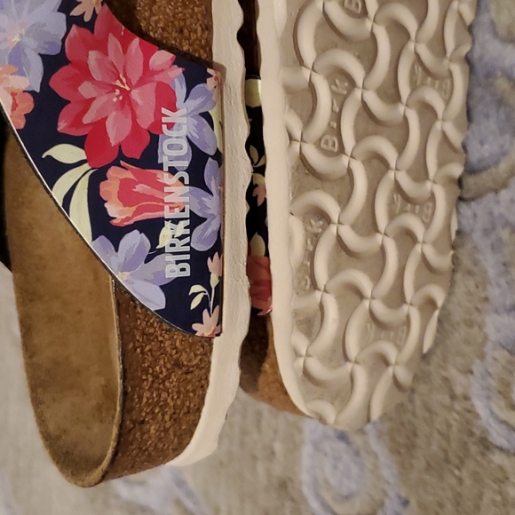 Sold 🤑 Floral Birkenstock sandles 9.5 - Picture 3 of 4